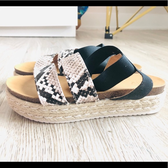 NEW: Wedge Snakeskin Yarn Sandal - Picture 3 of 6